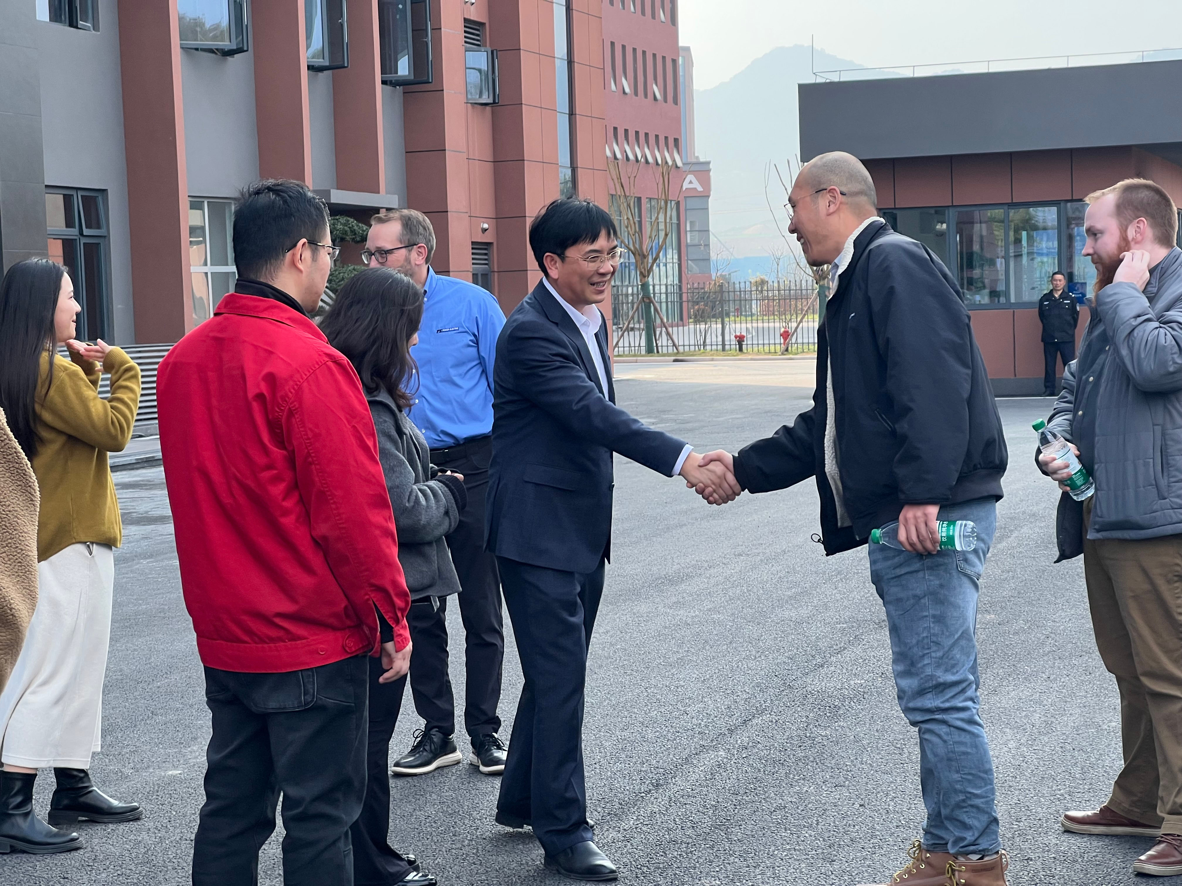 跨境合作再启航！美国PE公司高层代表团莅临我司参观互换，推动双赢发展